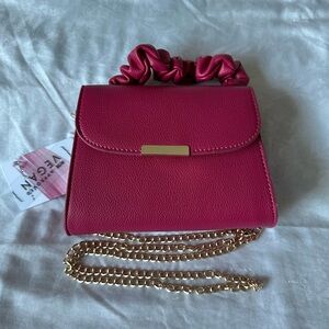 NWT. Blush Kiss Bag. Magenta-Dark Pink Crossbody with Gold Chain Strap.